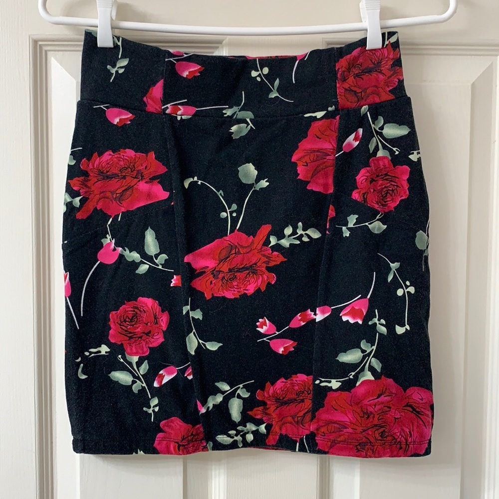 🌷3 for $25🌷Seductions, US S, Black Red Pink & Green Floral Panelled Mini Skirt